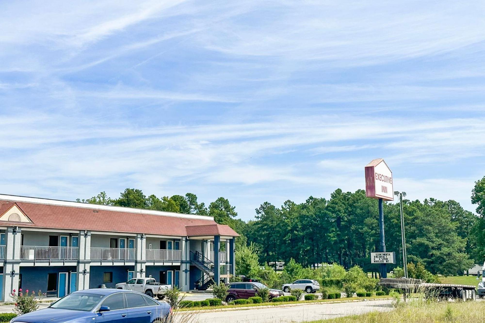 Executive Inn Ridgeway I-77 Экстерьер фото
